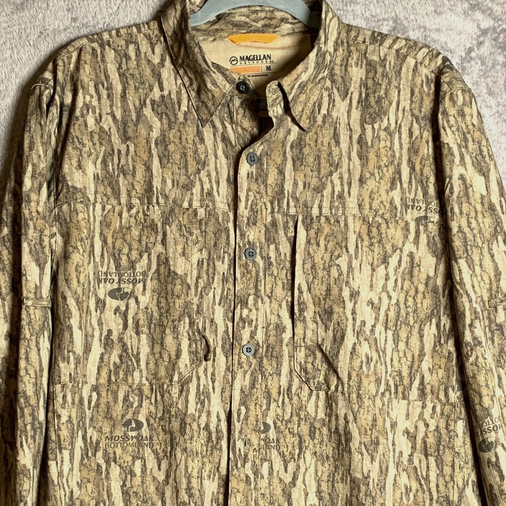 Magellan Outdoors Mossy Oak collared button down dry fit hunting M like new